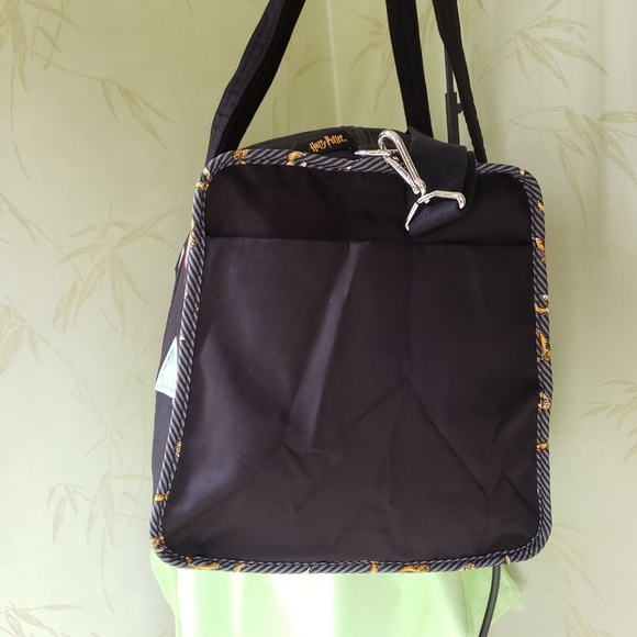 VERA BRADLEY HARRY POTTER LARGE TRAVEL DUFFEL BAG:NWT FRIENDS AT HOGWARTS - Picture 8 of 16